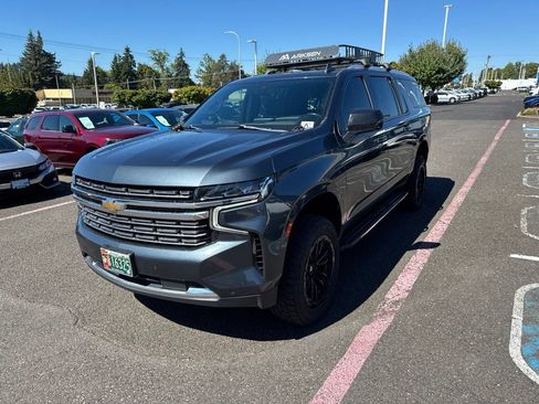 Used 2021 Chevrolet Suburban Premier w/ Premium Package AWD/4WD image 3