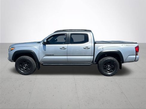 Used 2016 Toyota Tacoma TRD Off-Road w/ Premium & Technology Package AWD/4WD image 10