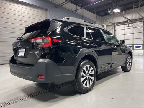 Used 2024 Subaru Outback Premium image 8