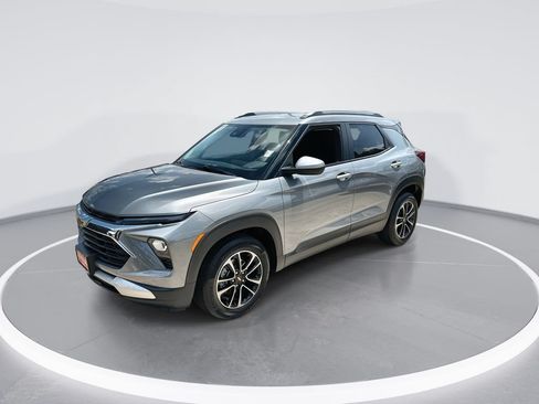 Used 2024 Chevrolet TrailBlazer LT w/ Driver Confidence Package FWD image 4