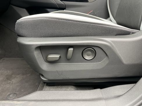 Certified 2025 Buick Envision Sport Touring image 13