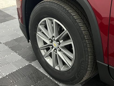 Used 2022 Chevrolet Traverse LT image 12