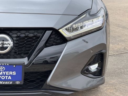 Used 2021 Nissan Maxima SR w/ Sport Mat Group FWD image 4