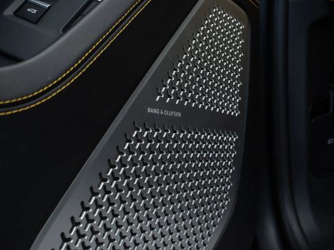 Used 2020 Lamborghini Urus image 25