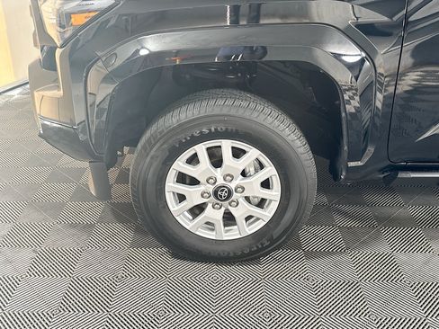 Certified 2024 Toyota Tacoma SR5 AWD/4WD image 11