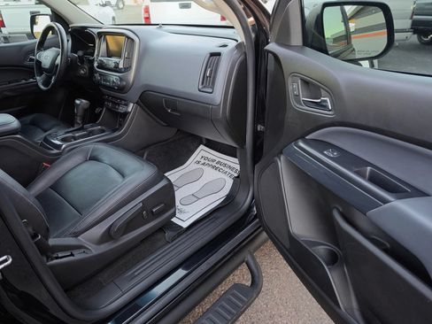 Used 2018 Chevrolet Colorado Z71 w/ Z71 Midnight Edition AWD/4WD image 16
