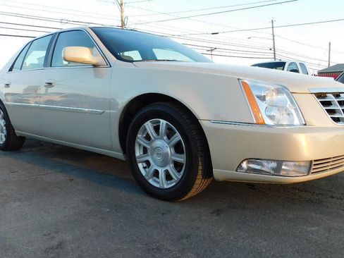 Used 2011 Cadillac DTS FWD image 1