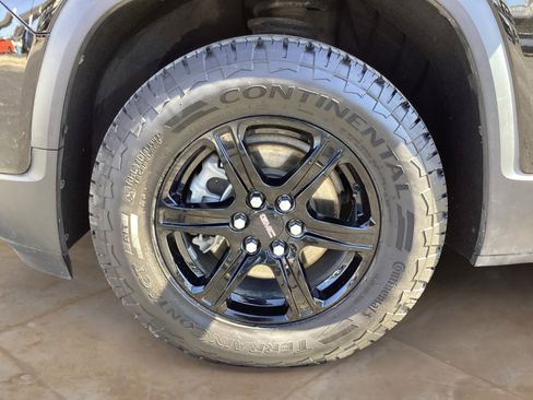 Used 2023 GMC Acadia AT4 w/ Technology Package image 39