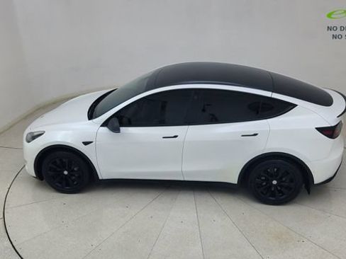 Used 2022 Tesla Model Y Long Range AWD/4WD image 80