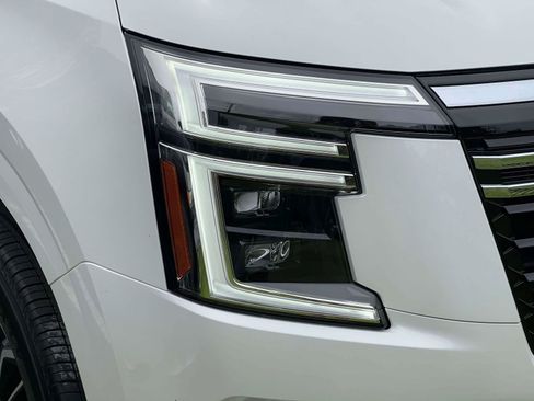 Used 2026 Nissan Armada SL w/ Captain's Chari Seat Package AWD/4WD image 8