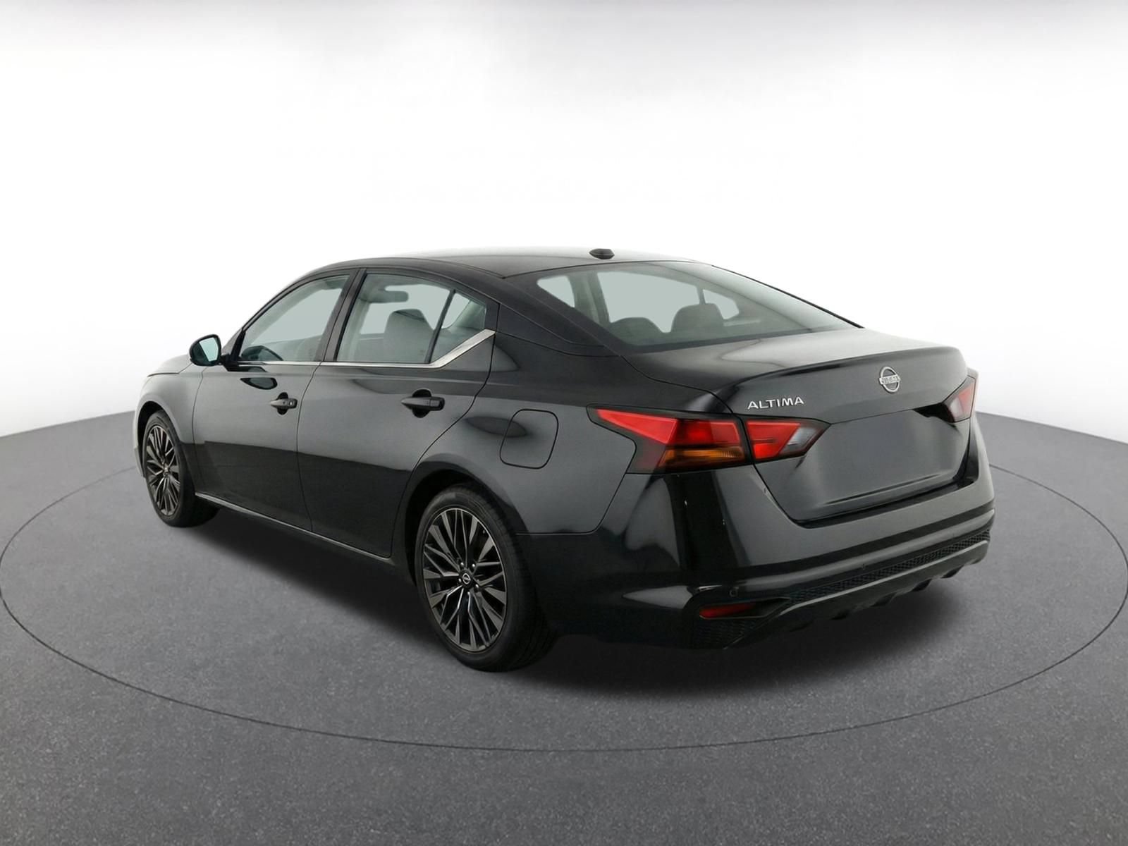 Used 2025 Nissan Altima 2.5 SV FWD image 6
