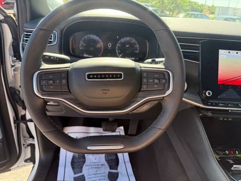 Used 2024 Jeep Wagoneer L Series II w/ Flexible Seating Group AWD/4WD image 19