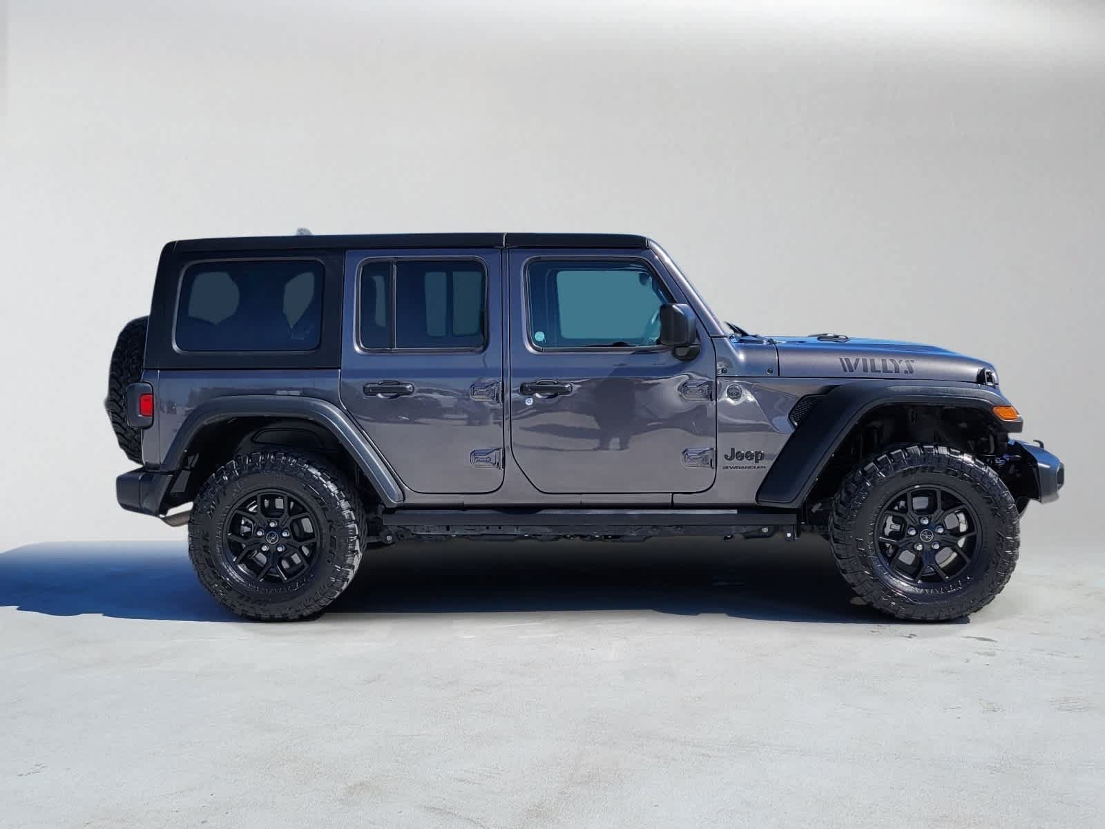 Used 2025 Jeep Wrangler Unlimited Sport AWD/4WD image 2