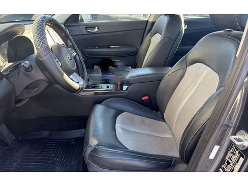 Used 2020 Kia Optima Premium image 4