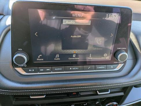 Used 2023 Nissan Rogue S image 12