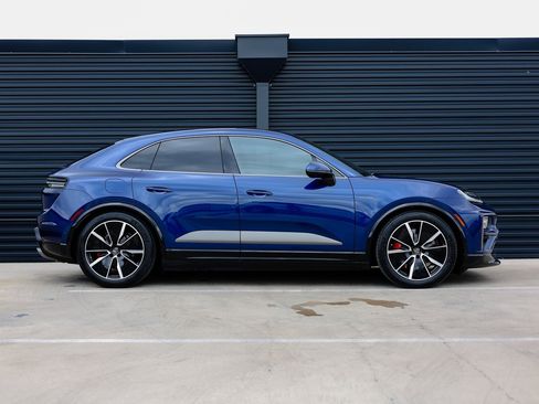 New 2025 Porsche Macan Turbo Electric image 8