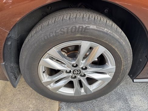 Certified 2024 Toyota Sienna Limited image 13