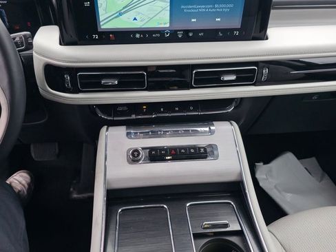 Used 2025 Lincoln Aviator Reserve image 7