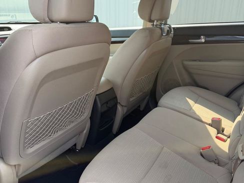 Used 2015 Kia Sorento LX FWD image 9