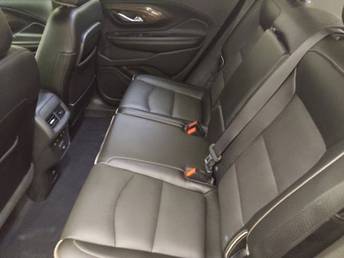 Used 2020 GMC Terrain Denali w/ Denali Premium Package FWD image 18