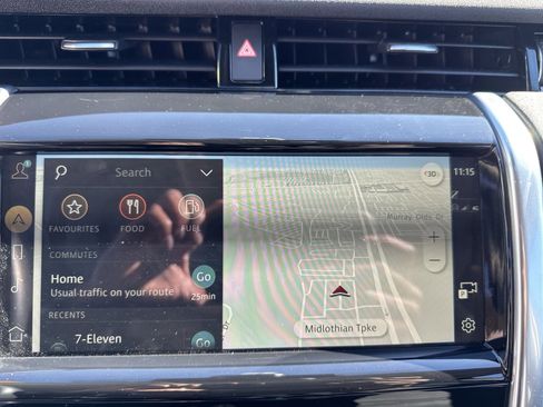 Used 2023 Land Rover Discovery Sport SE image 13