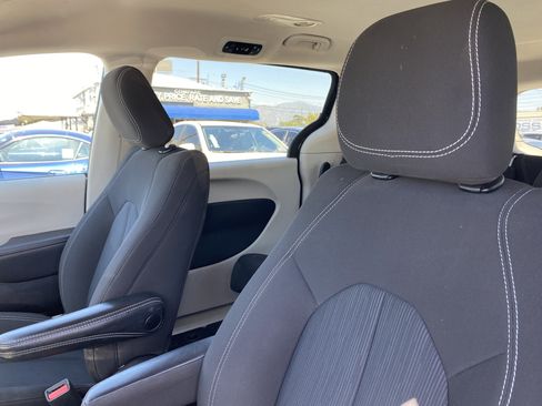 Used 2023 Chrysler Voyager LX FWD image 15