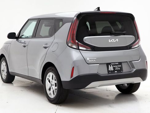 Used 2025 Kia Soul LX w/ LX Technology Package FWD image 6