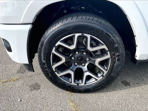 Used 2025 RAM 1500 Laramie AWD/4WD image 8