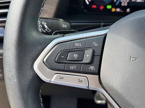 Used 2025 Volkswagen Atlas SE FWD image 23