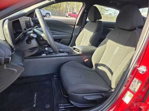 Used 2025 Hyundai Elantra Sport image 9