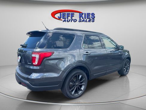 Used 2019 Ford Explorer XLT w/ Equipment Group 202A AWD/4WD image 5
