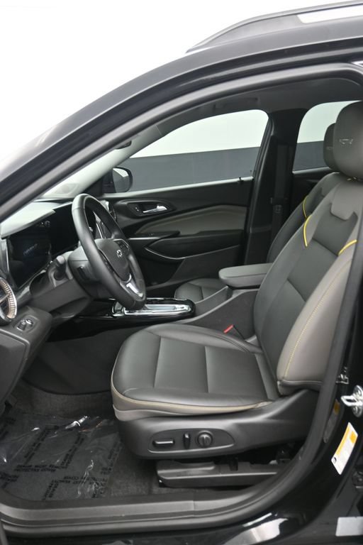 Used 2024 Chevrolet Trax ACTIV w/ Sunroof Package FWD image 12