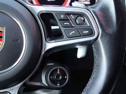 Used 2022 Porsche Cayenne Platinum Edition image 15