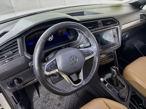 Used 2023 Volkswagen Tiguan SE w/ Panoramic Sunroof Package AWD/4WD image 9