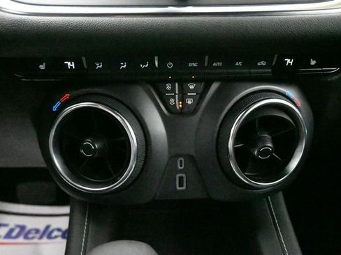 Used 2025 Chevrolet Blazer LT AWD/4WD image 19