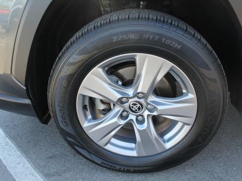 Certified 2022 Toyota RAV4 XLE FWD image 9