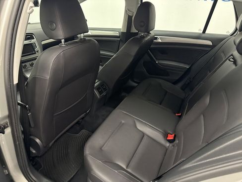 Used 2015 Volkswagen Golf S image 9