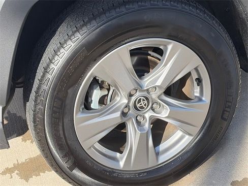 Used 2025 Toyota RAV4 XLE image 11