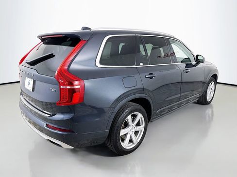 Used 2021 Volvo XC90 T6 Momentum image 7