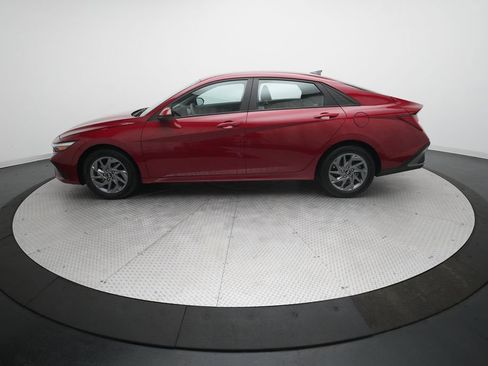 Used 2024 Hyundai Elantra Blue image 23