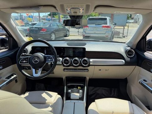 Used 2022 Mercedes-Benz GLB 250 4MATIC image 16