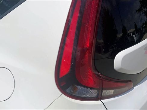Used 2021 Kia Soul S FWD image 28