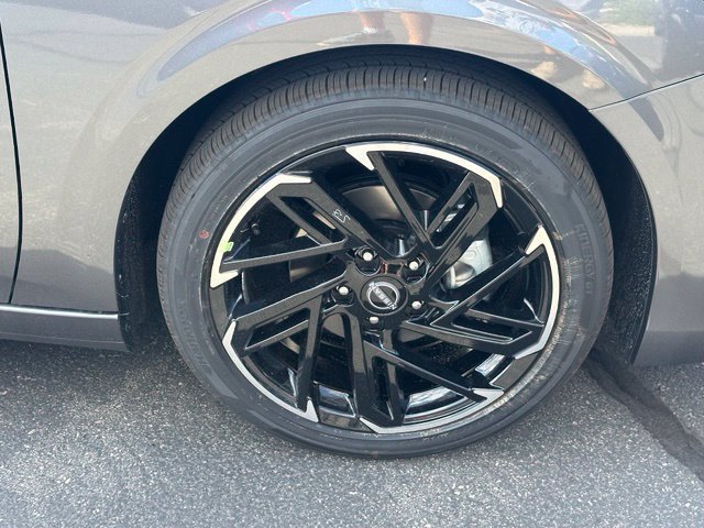 New 2027 Nissan Sentra SR w/ Floor Mat Package FWD image 14