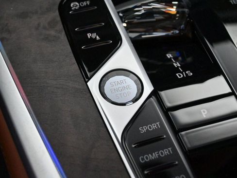 Used 2024 BMW X7 xDrive40i w/ M Sport Package image 26