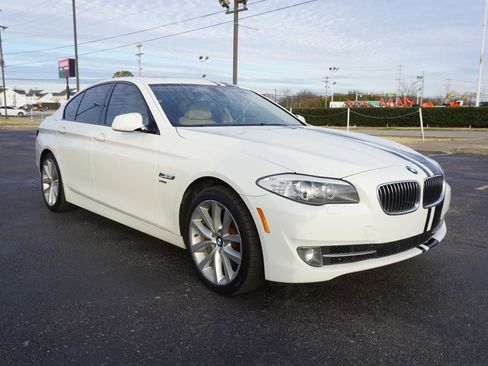 Used 2011 BMW 535i xDrive Sedan image 3