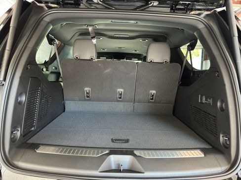 New 2025 Chevrolet Suburban Premier image 31