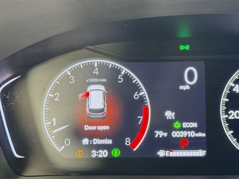 Used 2025 Honda Pilot Sport image 15