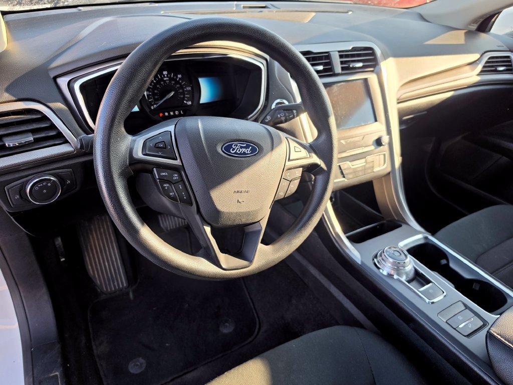 Used 2019 Ford Fusion SE FWD image 4