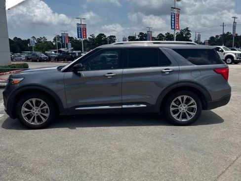 Used 2021 Ford Explorer Limited w/ Equipment Group 301A RWD image 2