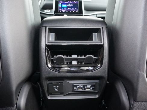 Used 2025 Jeep Grand Cherokee Laredo X w/ Luxury Tech Group I AWD/4WD image 28